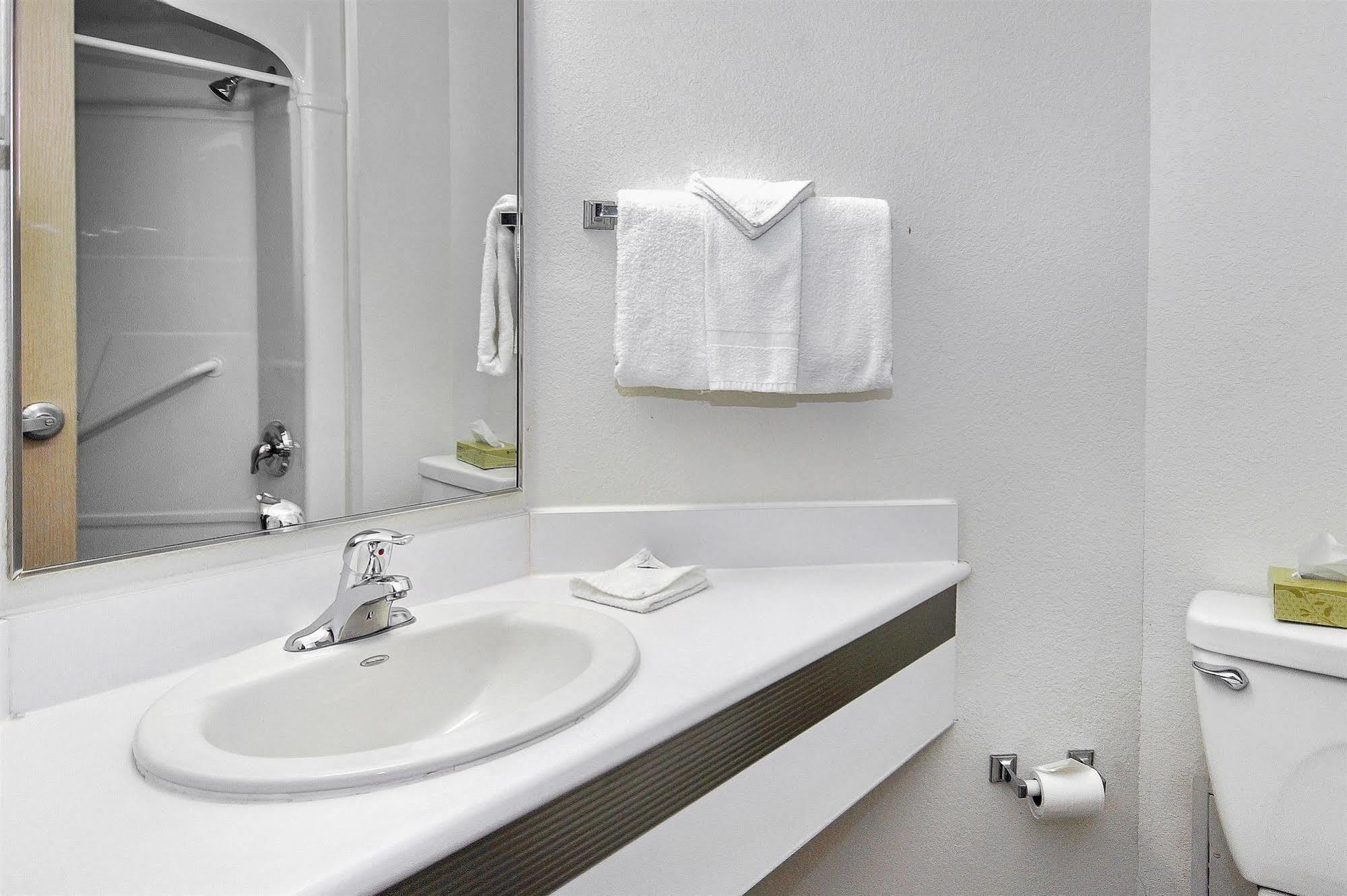 Motel 6-Peterborough, On Ngoại thất bức ảnh
